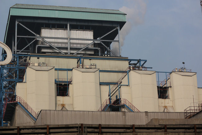 660MW機組電袋復(fù)合除塵器主視圖