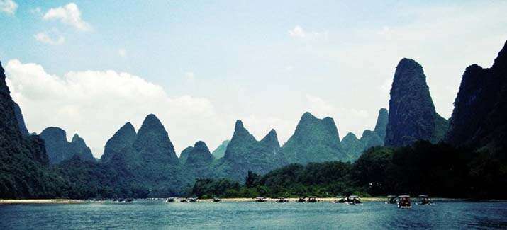 暢游桂林永恒的經(jīng)典，乘坐正規(guī)安全、豪華空調(diào)